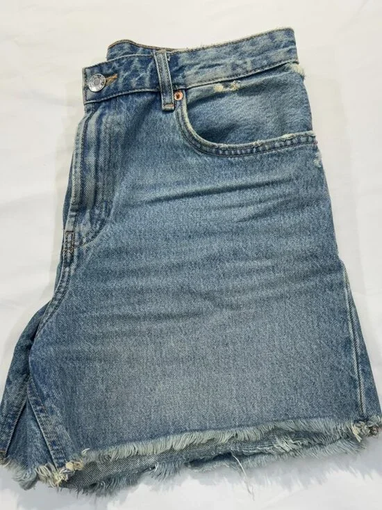 Zara Light Wash Denim Shorts US 8 Raw Hem Mid Rise Blue Jean Shorts summer