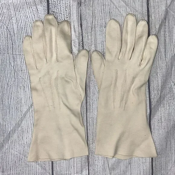 Vintage girls gloves beige color w/embroidered stitching sz small