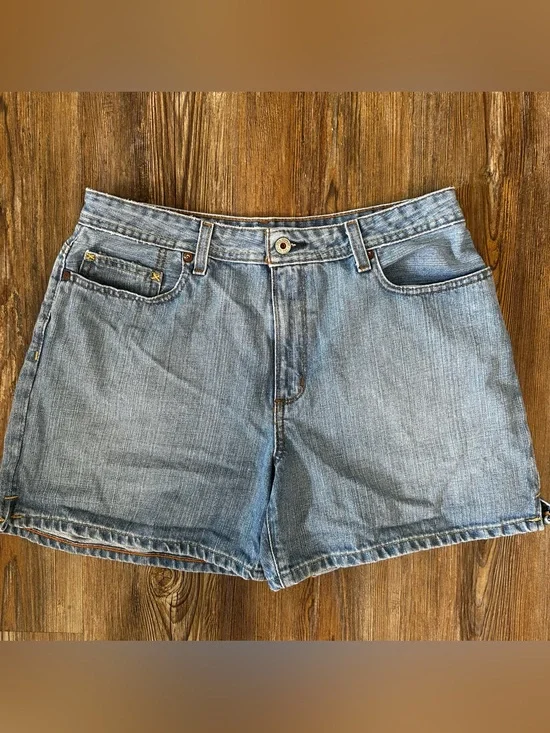 Vintage Ralph Lauren 100% Cotton Light Blue Denim Higher Rise Shorts Women’s 12