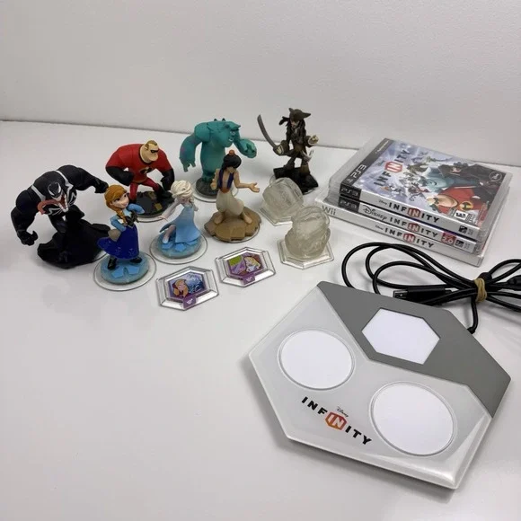 Disney Infinity Mixed Lot Marvel Frozen Pirates Incredibles  Video Games & Dock