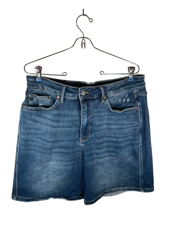 Judy Blue Mid-Rise Distressed Classic Medium Wash Denim Shorts Size 1X