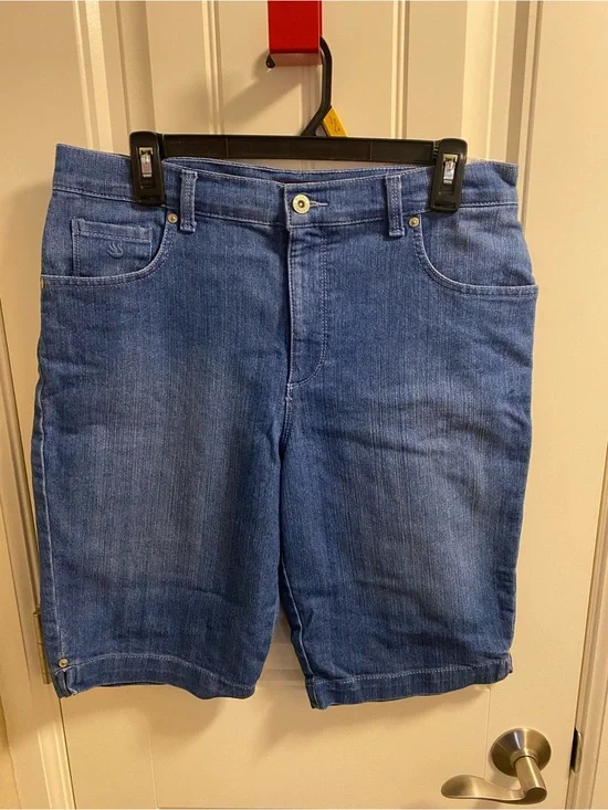 Gloria Vanderbilt 10 Jeans Shorts Amanda Bermuda Stretch Blue Denim
