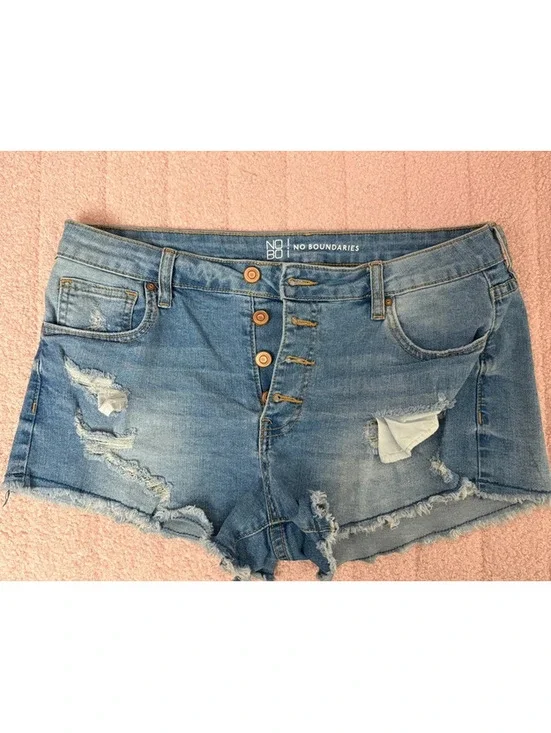 No Boundaries Distressed Denim Cutoff Shorts – Women’s Size 13
