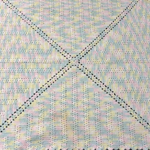 Handmade Crochet Baby Blanket Pastel Rainbow Afghan Scalloped‎ Edge 35