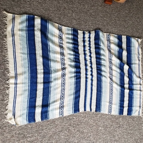 Vintage Blue and White Blanket‎