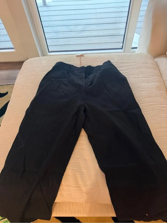 100% European Linen Pleated Trouser
