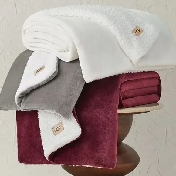 UGG Luxurious Sherpa Throw Blanket - Cream, Gray