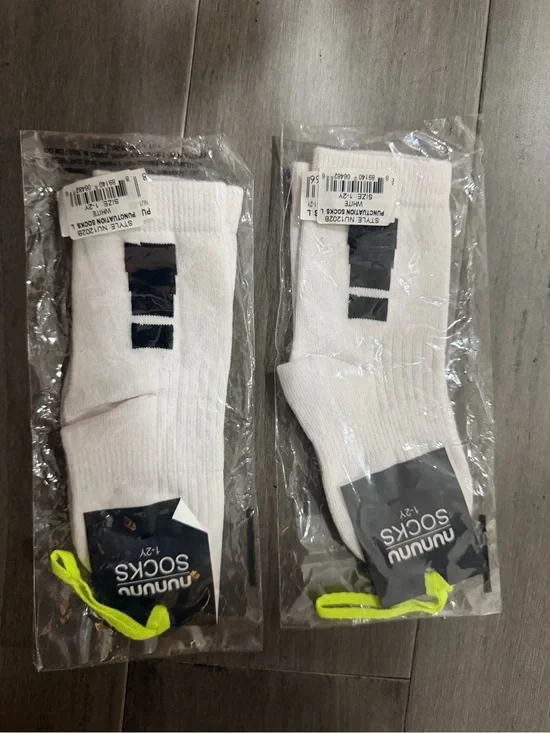 nununu White Crew Socks with ! Sign - Pack of 2