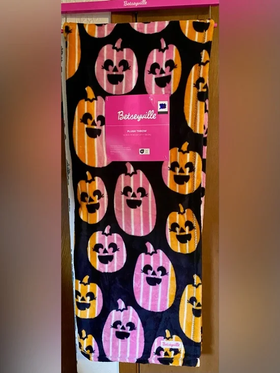 Betseyville 50”x70” Halloween-Themed Pumpkin Print Plush Throw Blanket