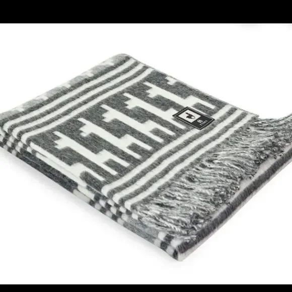 Alpaca Threadz blanket