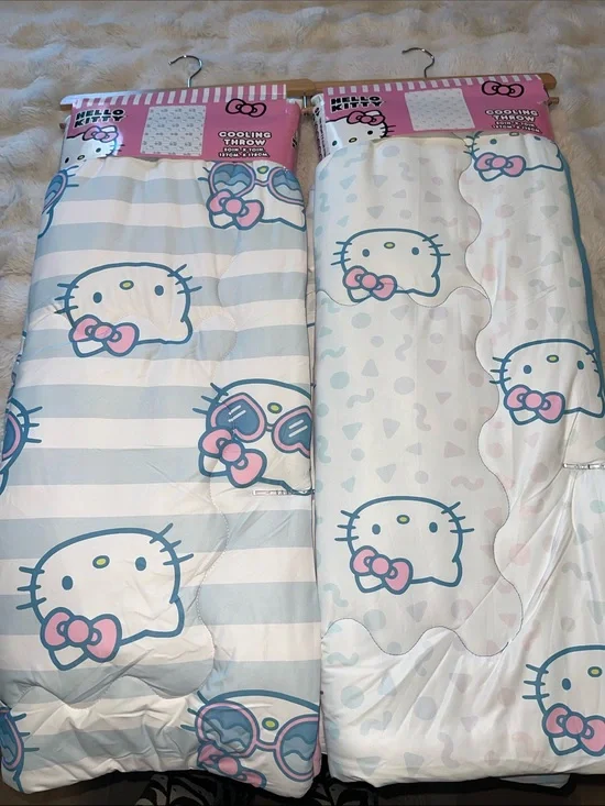 ❤️NEW!!!❤️Beautiful!Hello Kitty Cooling Throw Blanket 50”x70”.$49 or ask bundle.