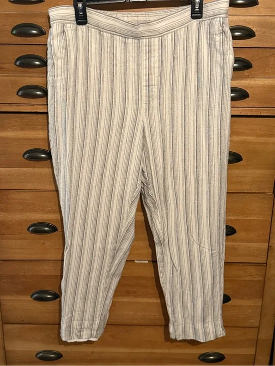 Women’s Slim Linen-Blend Striped Cropped Pants- Banana Republic Hayden pant
