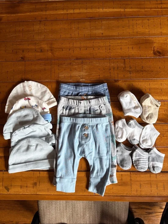 Baby bundle! Hats, socks, and pants