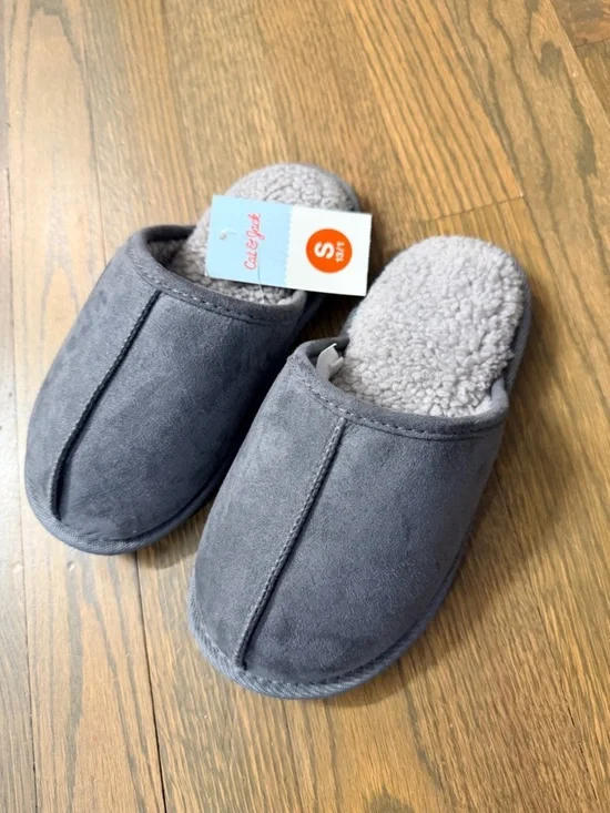 NWT Cat& Jack Kids Grey Fleece-Lined Slippers - Small 13/1