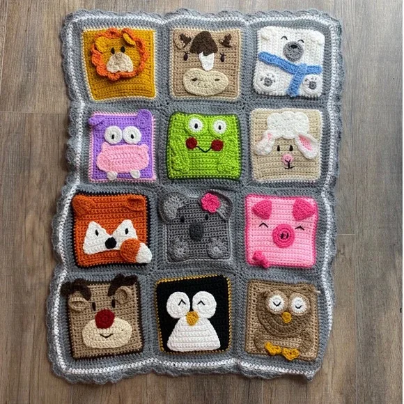 Handmade Crochet Animal‎ Face Baby Blanket Grey Scalloped Border Multi 22in Wide