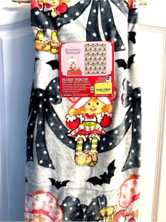 Strawberry Shortcake Halloween Bats & Bows Plush Throw Blanket