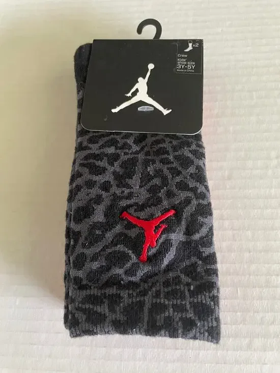 2 PAIR KIDS NIKE JORDAN ATHLETIC CREW SOCKS SIZE 3-5 NEW