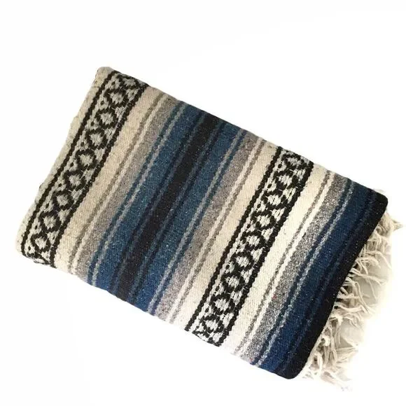 Aztec Pattern Design Throw Rug Blanket Unmarked