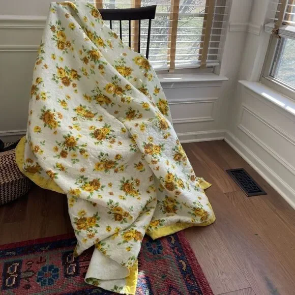 Vintage 60s Floral Acrylic Flannel Yellow Blanket Twin Size