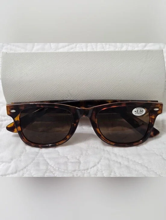 NWOT Icon Reader Sunglasses + Michael Kors Case.