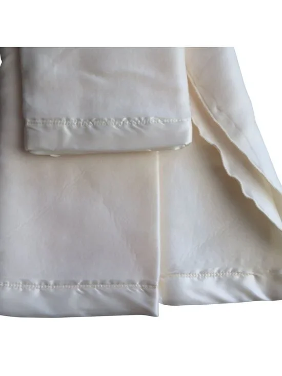 New Vintage Off-White Thermal Acrylic Blanket Satin Trim Twin 64