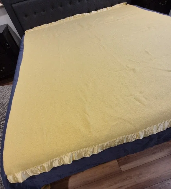 Vintage Acrylic Thermal Blanket Satin Trim Bright Yellow Plush 70x83 Twin