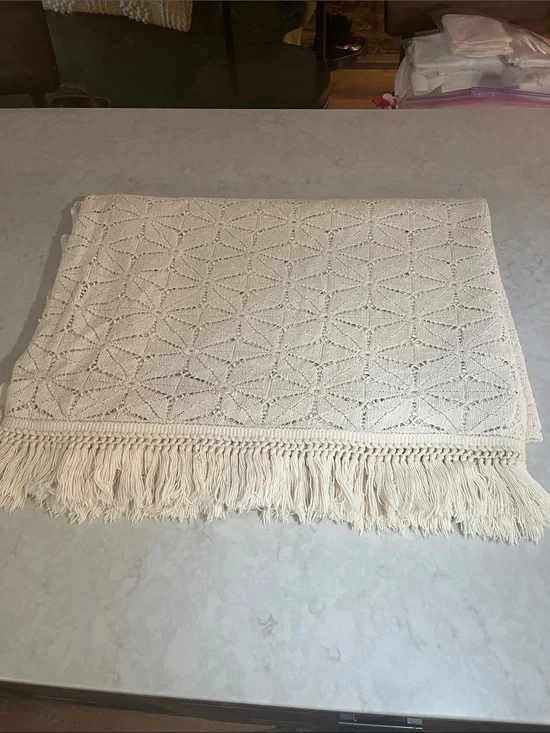 Vtg Crochet Lace  Fringe edge Coverlet Bedspread HEAVY  114” x 80”
