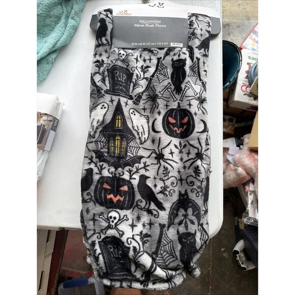 Way To Celebrate Halloween Velvet Plush Throw 50x60 Black Cat Haunted House NWT