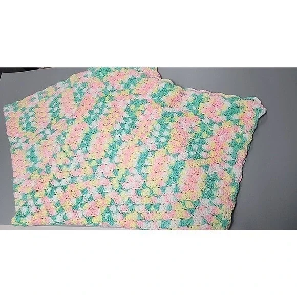 Vtg Handmade Chevron Crochet Afghan Throw Lap Blanket 1980s Nursery Pastel Color