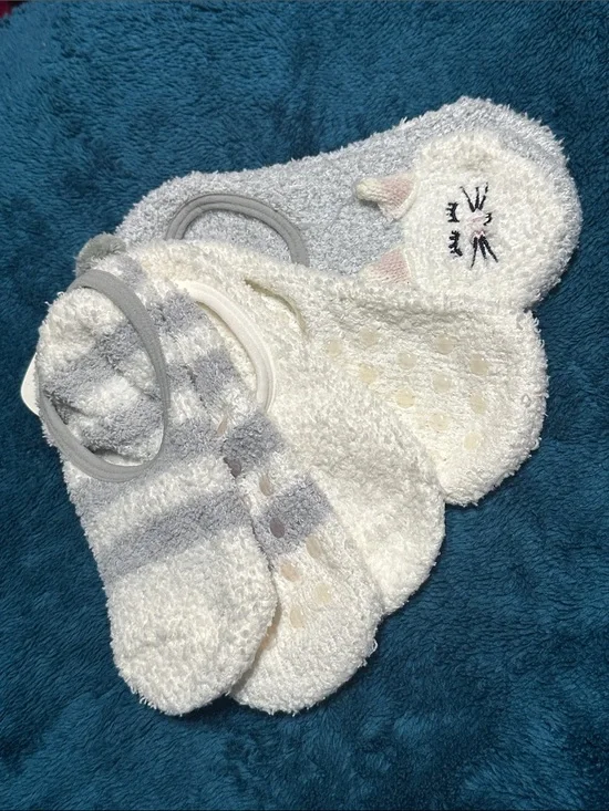 Cozy Fuzzy No-Show Socks - White and Light Gray