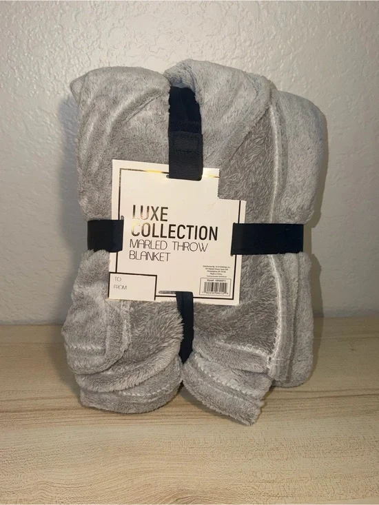 NWT Luxe Collection Marled Throw Blanket Gray 50x60 Soft Cozy Plush Gift Wrap