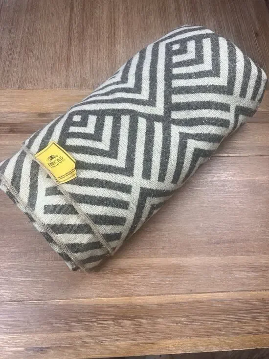 Incas Collection Andean Wool Throw Blanket Black Ivory Geometric Ecuador Tribal