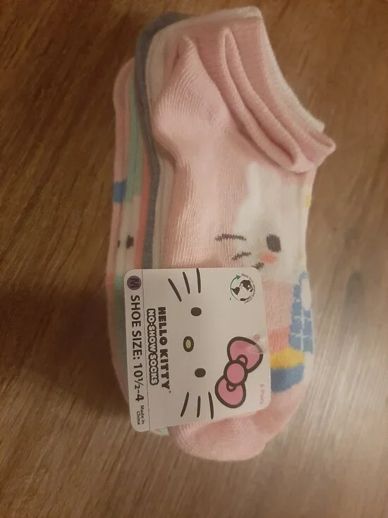 Girls hello kitty socks NWT