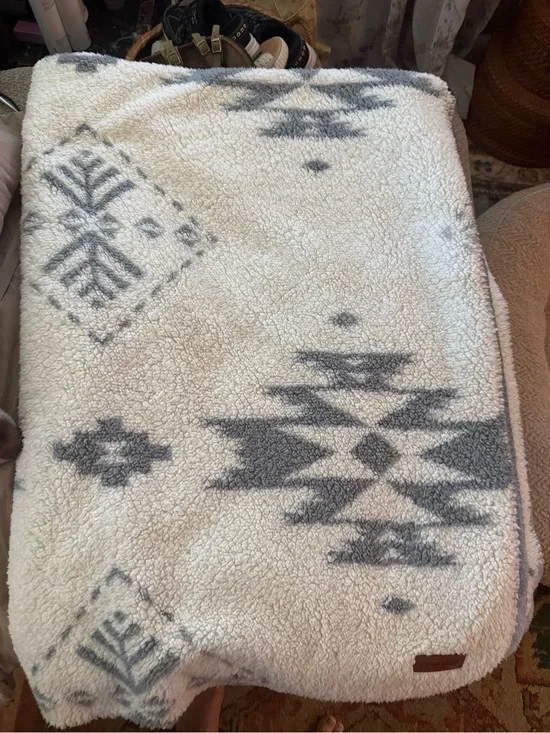 Pendleton Aztec Southwest Sherpa Fleece Throw Blanket Gray & Cream 50x70