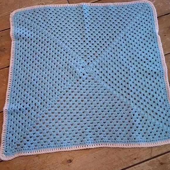 Vintage Hand made  crocheted  blue with‎ pink trim blanket