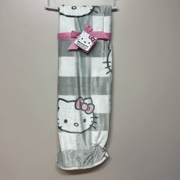Hello Kitty Gray Plaid Blanket Plush Throw‎ Blanket 50x70 Sanrio NWT Chri…