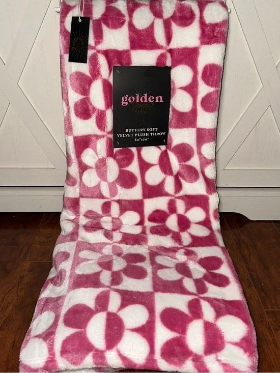 Golden Hour Pink Checkered Daisy Velvet Plush Throw Blanket