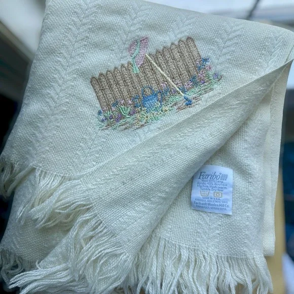 VTG‎ Faribo Wool Blend Knit Throw  Blanket Fringe 48 X 57 Inch Embroidered USA