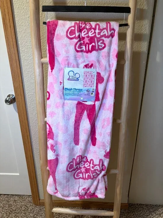 Disney Channel Throwback The Cheetah Girls Plush Throw Blanket 50x70 NWT Pink