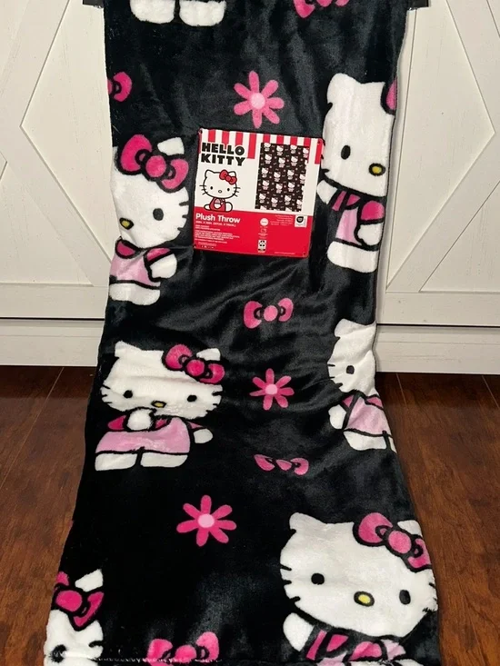 Hello Kitty Black & Pink Daisy Plush Throw Blanket