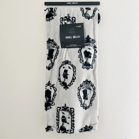 NEW Skull Valley Skull Portrait Halloween Blanket