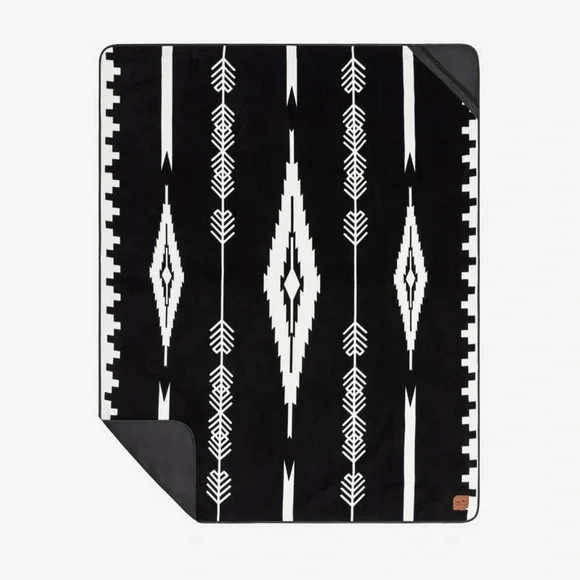 SLOWTIDE JERICHO FLEECE CAMP BLANKET TRIBAL PRINT IN BLACK AND WHITE NWOT