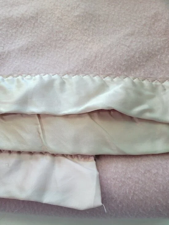 Vtg Blanket Pale Pink Satin Trim 100% Acrylic 92x90 Made in USA Full/Queen‎