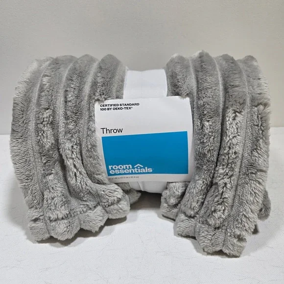 Room Essentials Throw Blanket 50x60 Gray Plush Ribbed Faux Fur Soft Cozy
