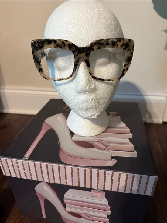 Tortoiseshell Cat-Eye Glasses - Cream Brown Pattern