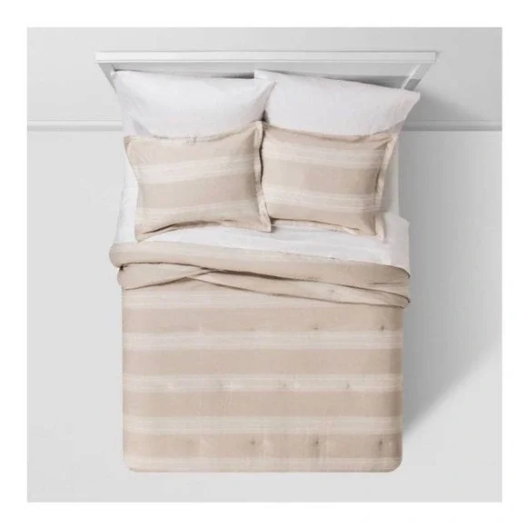 Threshold Queen comforter set