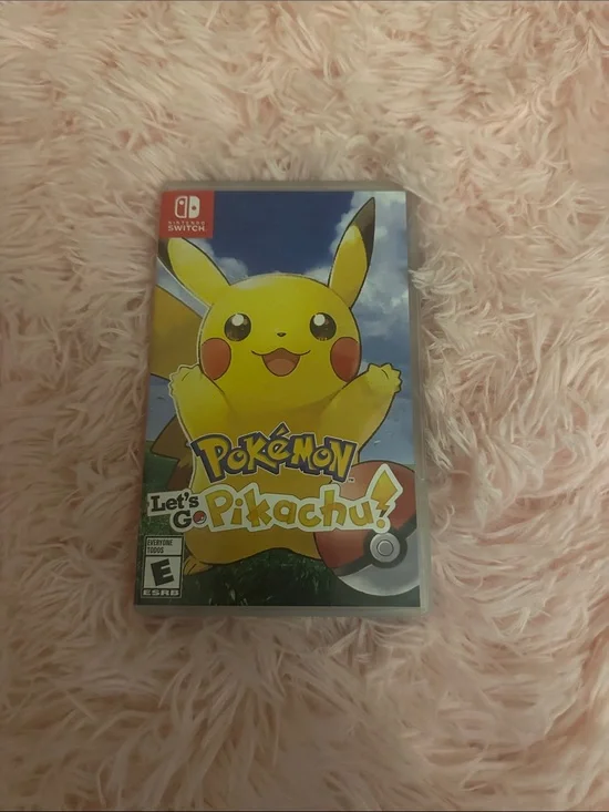 Nintendo Pokémon: Let's Go Pikachu! Yellow & Blue Cover