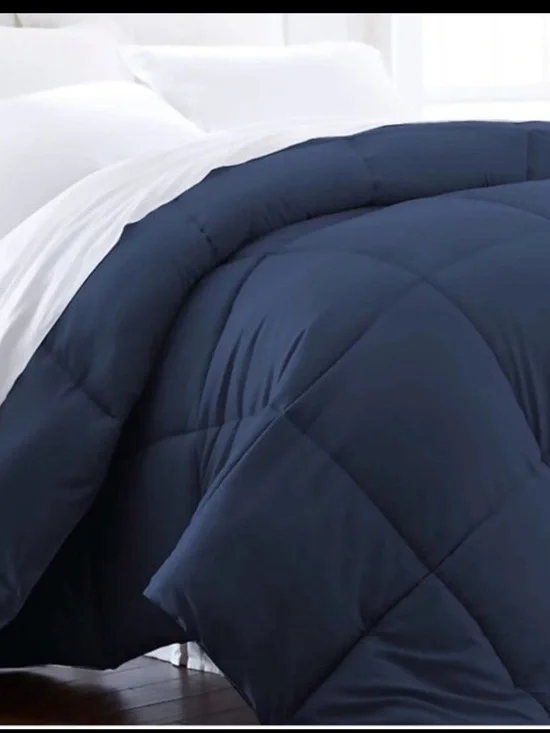 NWT Beckham Hotel Collection Full/Queen Down Alternative Comforter Navy