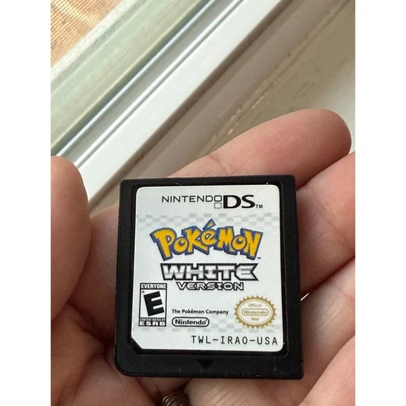 Pokemon White Version Nintendo DS Game Cartridge Authentic TWL-IRAO-USA NTR-031