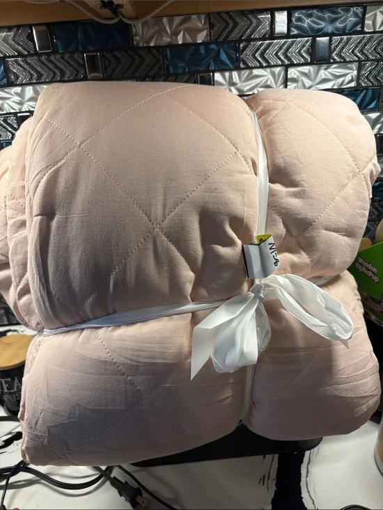 Quilted Comforter in Soft Pink - Lightweight Everyday Comfort
